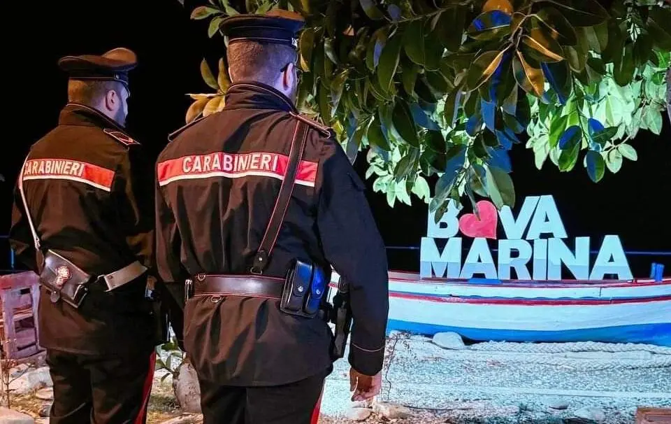 Truffano anziana a Bova Marina e poi scappano a Scilla, denunciati due napoletani e recuperate 80mila euro di refurtiva