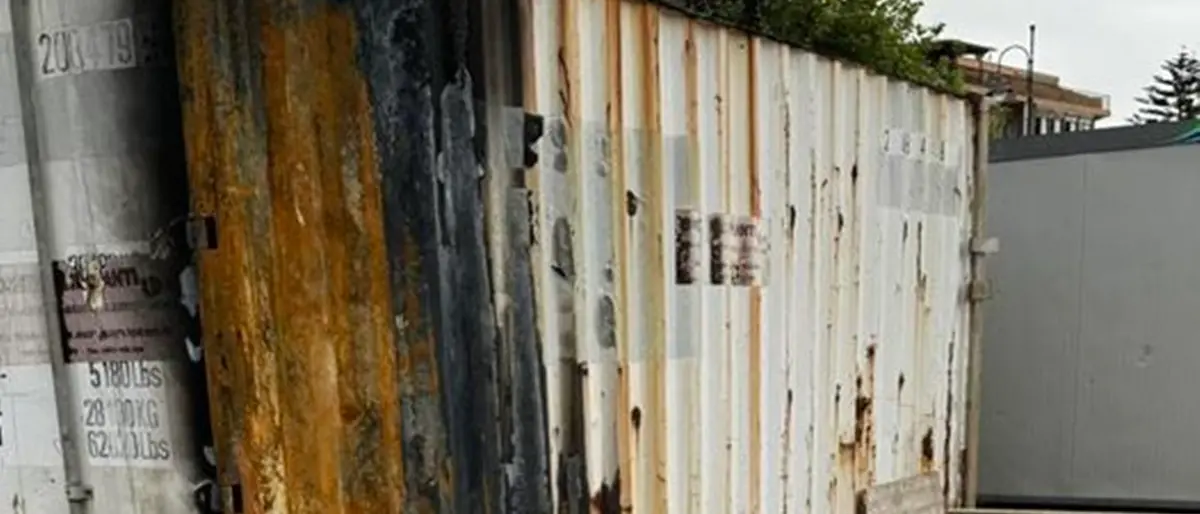 Villa, Comune: «Bagno chimico incendiato non ferma i lavori nel cantiere di piazza delle Repubbliche Marinare»