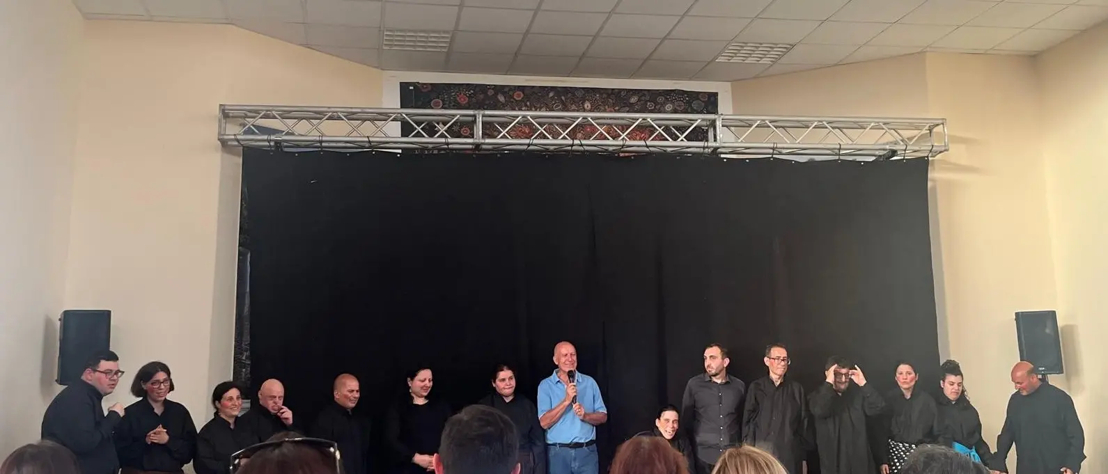 Lazzaro, emozione e applausi al Centro Sociale Paolo Capua per lo spettacolo di InHoltre