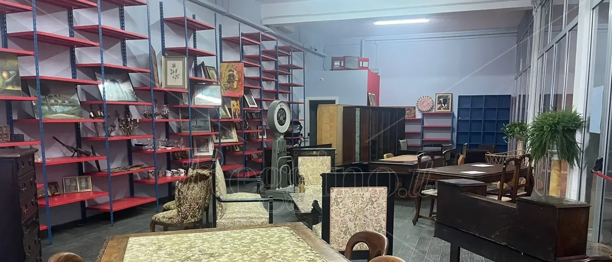 Reggio, la cooperativa Rom 1995 “rinasce” come gli oggetti e gli arredi nel nuovo Centro del Riuso - VIDEO