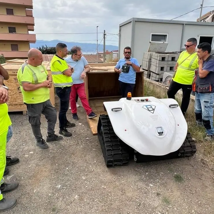 Al via la pulizia delle spiagge: assegnati a Castore i tre robot BeBot, strumenti di ultima generazione