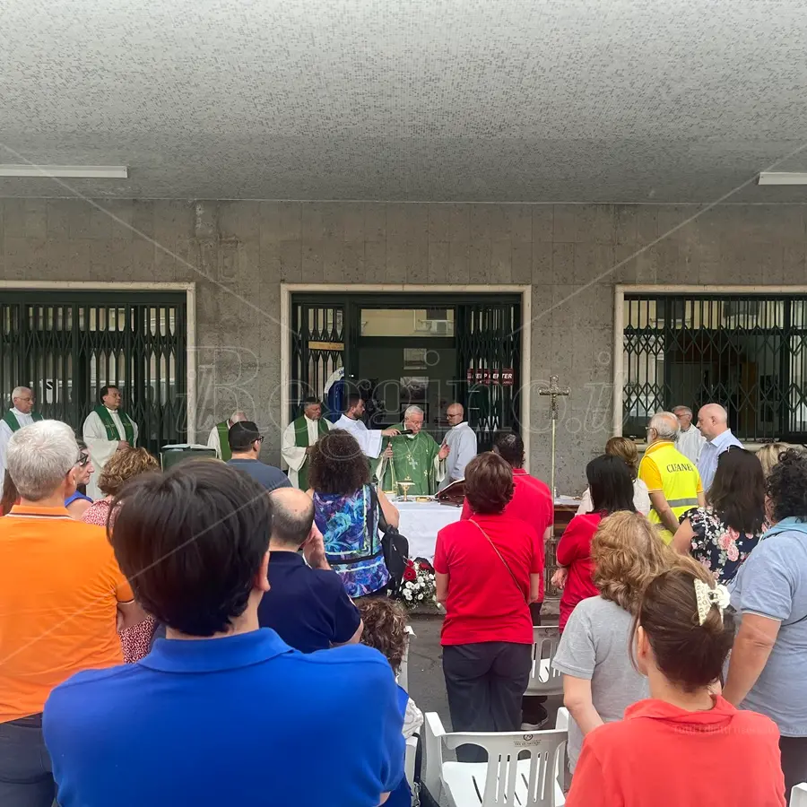 Reggio, il cardinale Bassetti: «Dobbiamo dare speranza a chi ha bisogno, anche se non li raggiungiamo tutti»