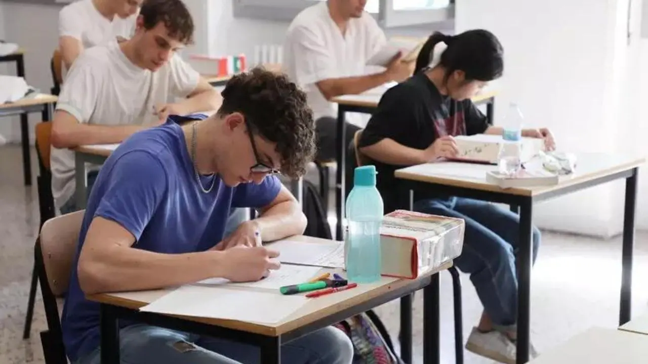 Troppo caldo per gli Esami di Stato: il cambiamento climatico passa anche dalla scuola