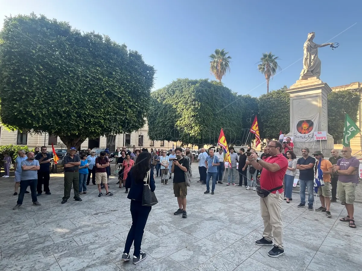 Reggio, associazioni e comitati in piazza contro il bavaglio del ddl sicurezza - VIDEO