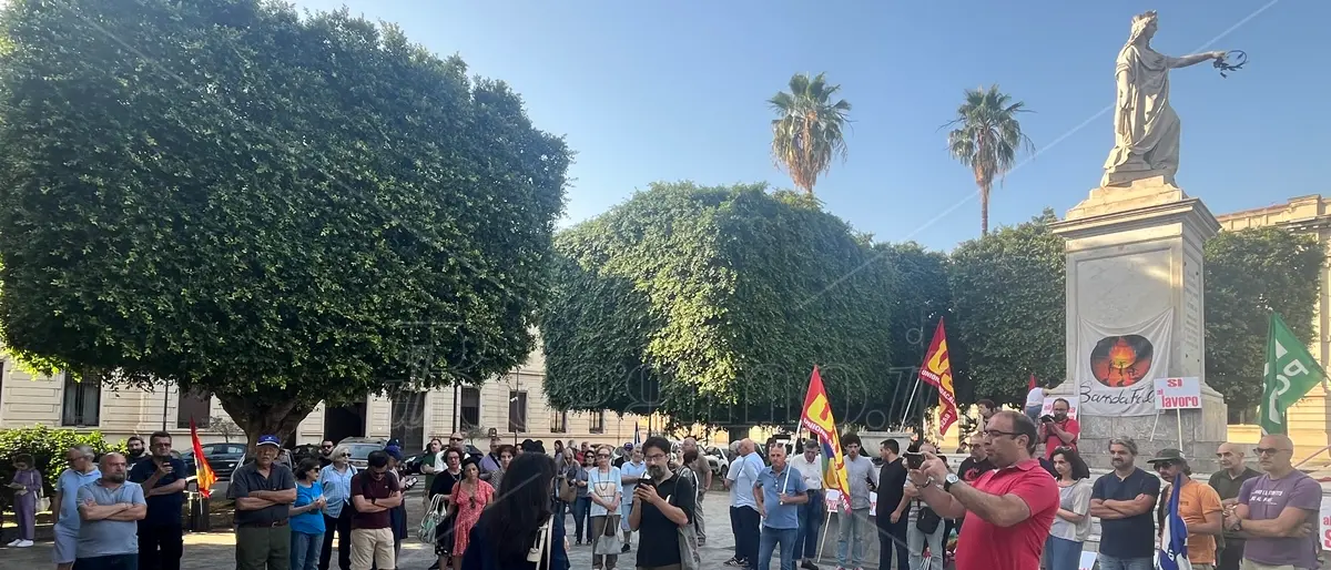 Reggio, associazioni e comitati in piazza contro il bavaglio del ddl sicurezza - VIDEO