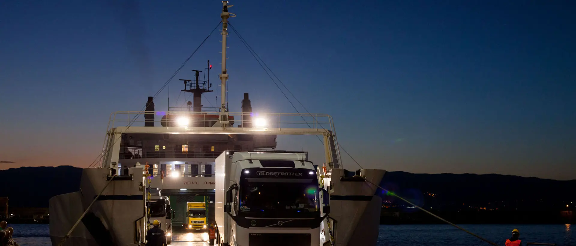 Incendio e paura a bordo della nave \"Villa San Giovanni\"