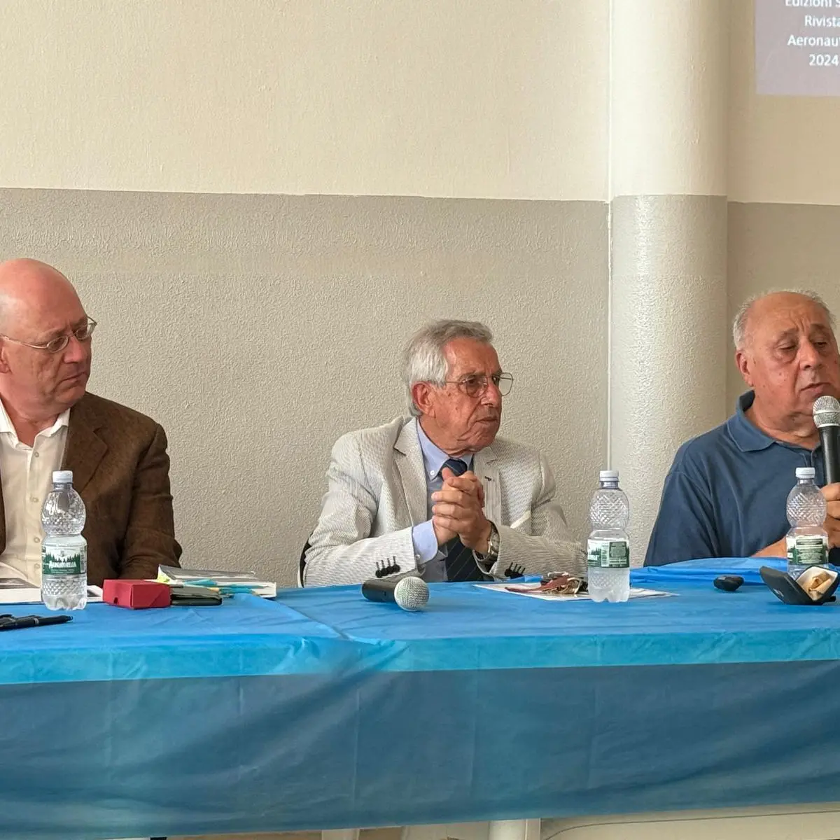 Reggio, presentato il libro di Egizi in Aeroporto presso la sede dell’Aero Club dello Stretto