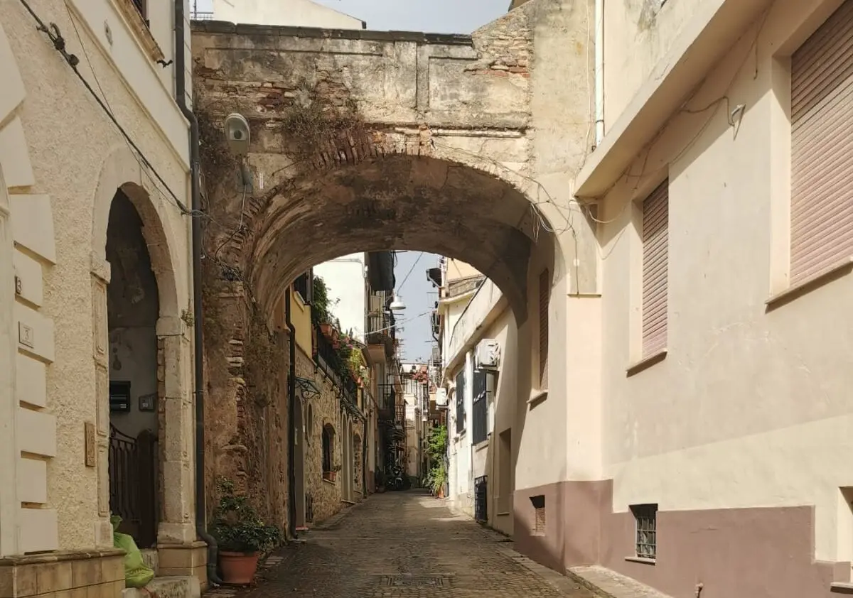Scilla, Arco di San Giorgio ripulito e ripristinato da un volontario