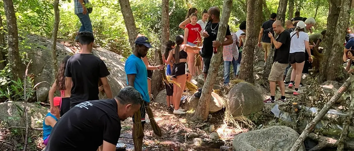 A Camini il laboratorio della Jungi Mundu sulla lavorazione della ginestra