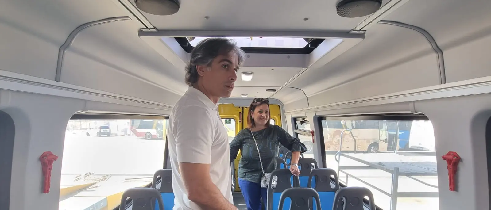 Reggio, Comune consegna ad Atam nuovo scuolabus. Falcomatà: «Obiettivo incrementare servizio»