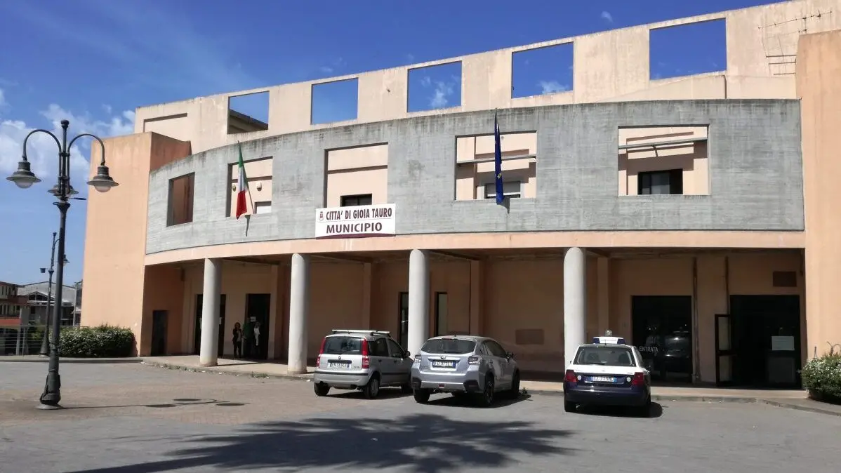 Gioia Tauro, il Comune raddoppia gli incassi tributari. Il sindaco: «Legalità e trasparenza per risanare la città»