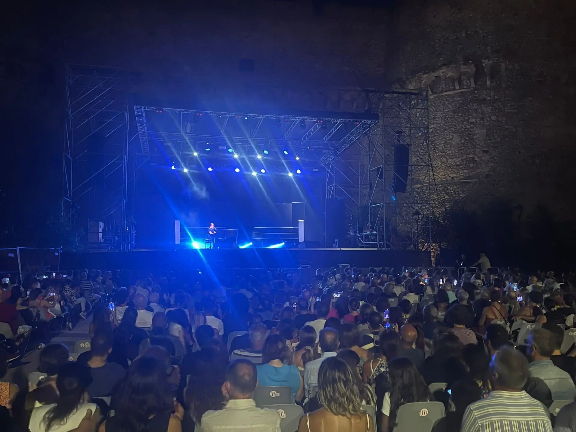 Masini vs Panariello: sorrisi ed emozioni a Piazza Castello con la penultima del Festival ReC