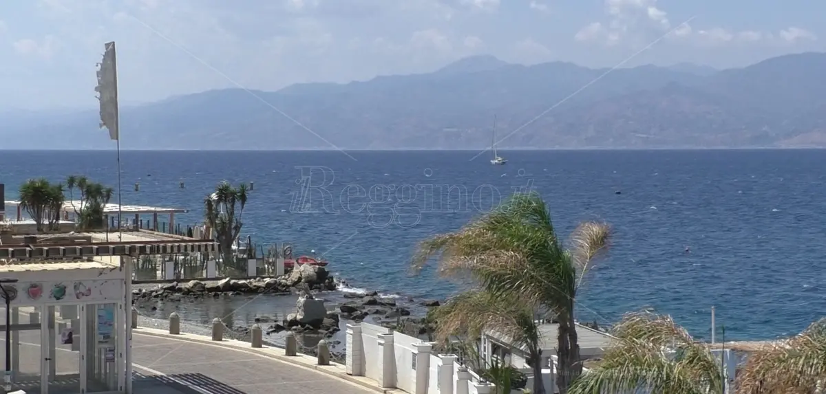 Report balneazione 2025, Arpacal: «In Calabria, 93% delle acque in classe di qualità eccellente»