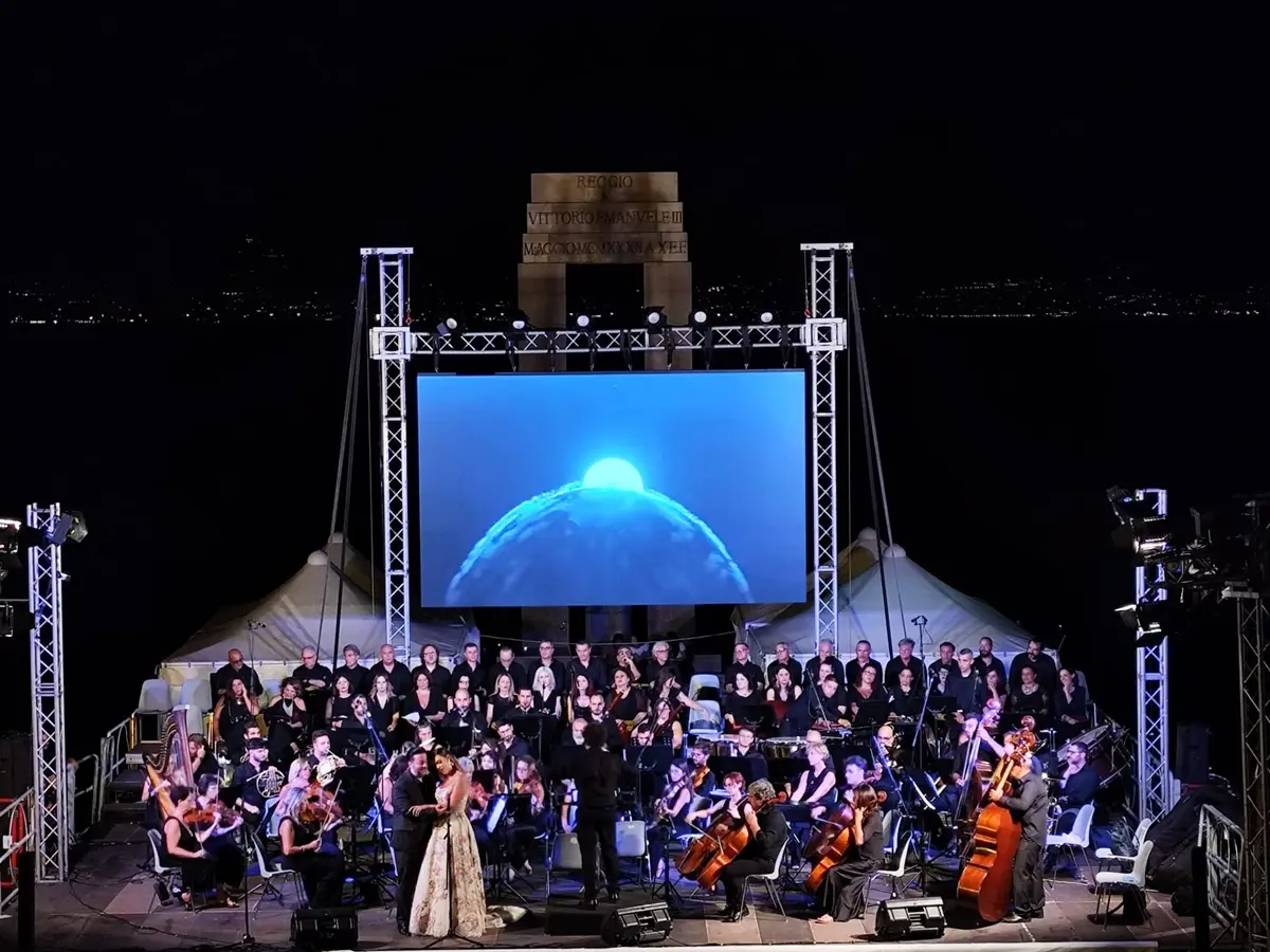 Reggio, l'Arena dello Stretto si accende con Mediterraneo che apre il Cilea Lyric & Classic music Festival