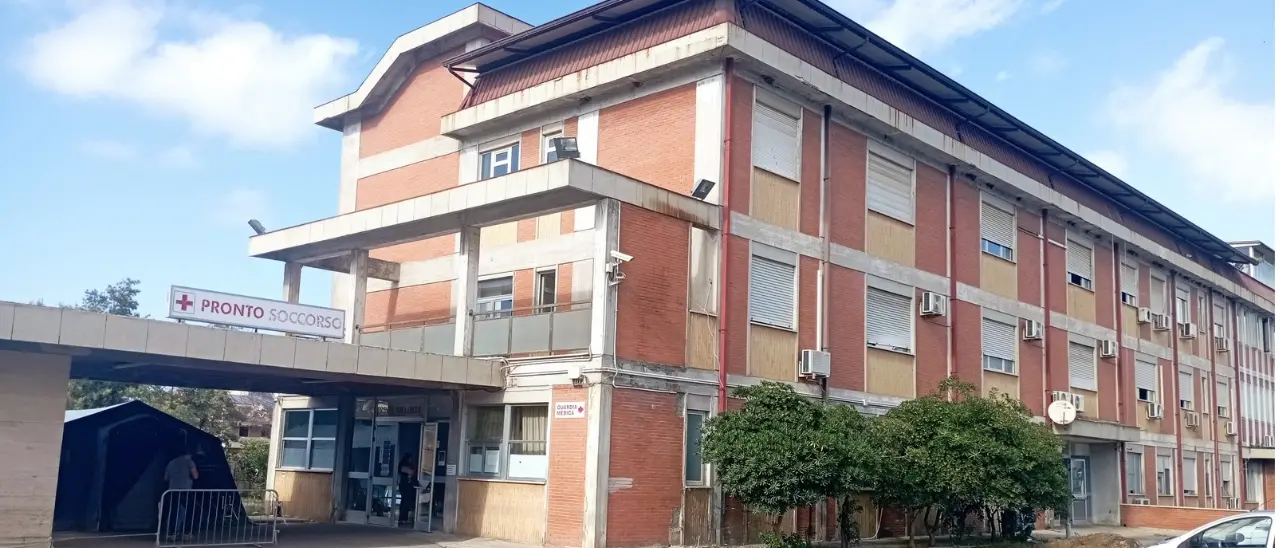 Ambulanza senza medico per trasferire un paziente da Gioia Tauro a Reggio. Scarcella: «Situazione allarmante»