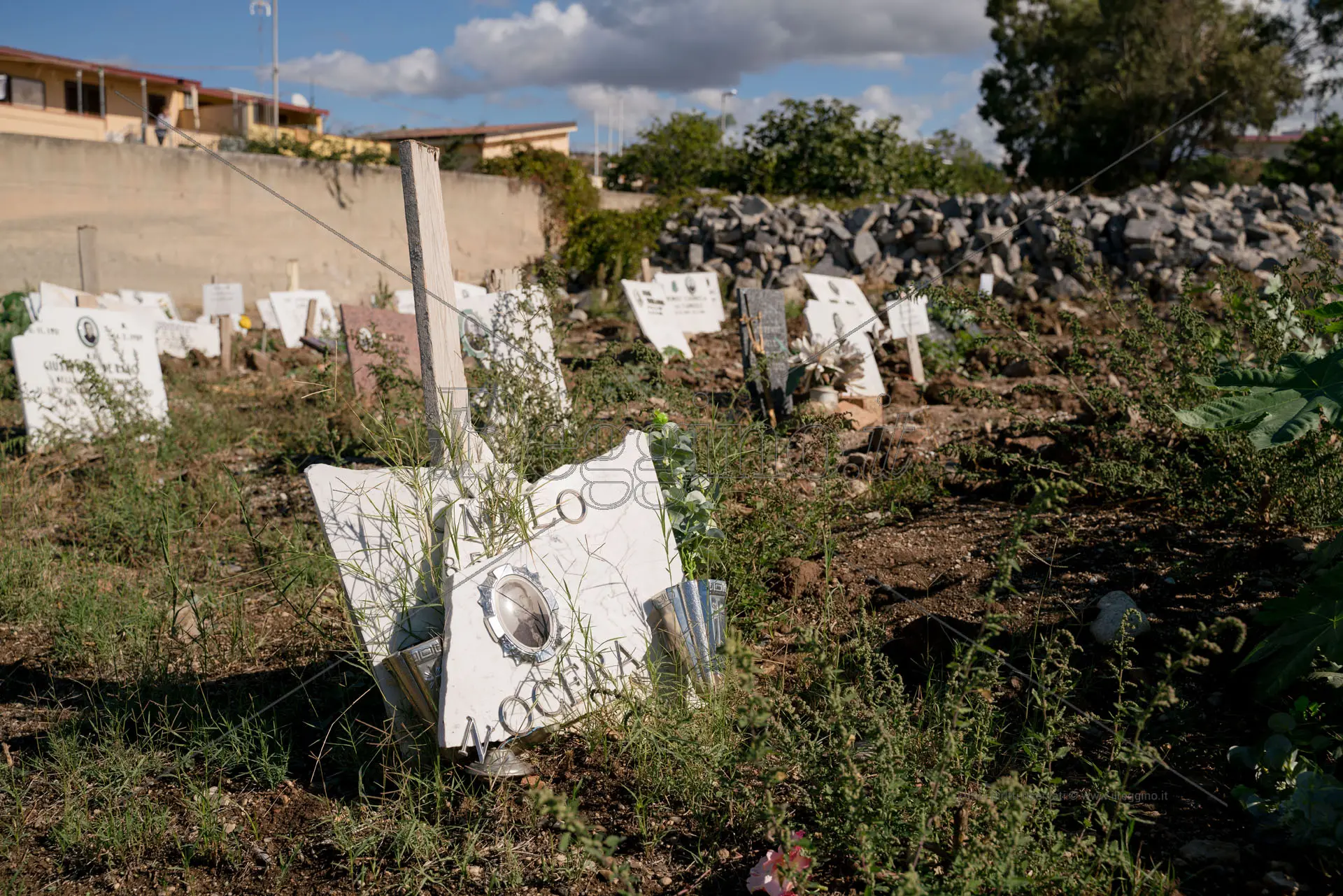 Quei morti che nessuno cerca più, sepolti all'ombra del basolato