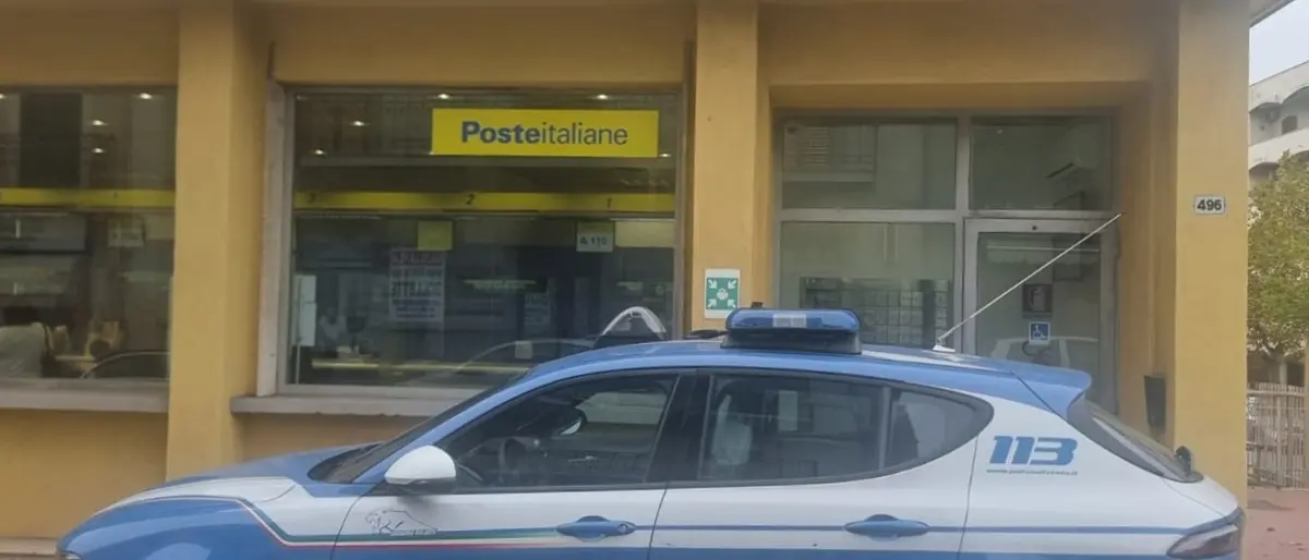 Villa San Giovanni, 23enne gambiano arrestato mentre danneggia monitor all’interno dell'ufficio Postale