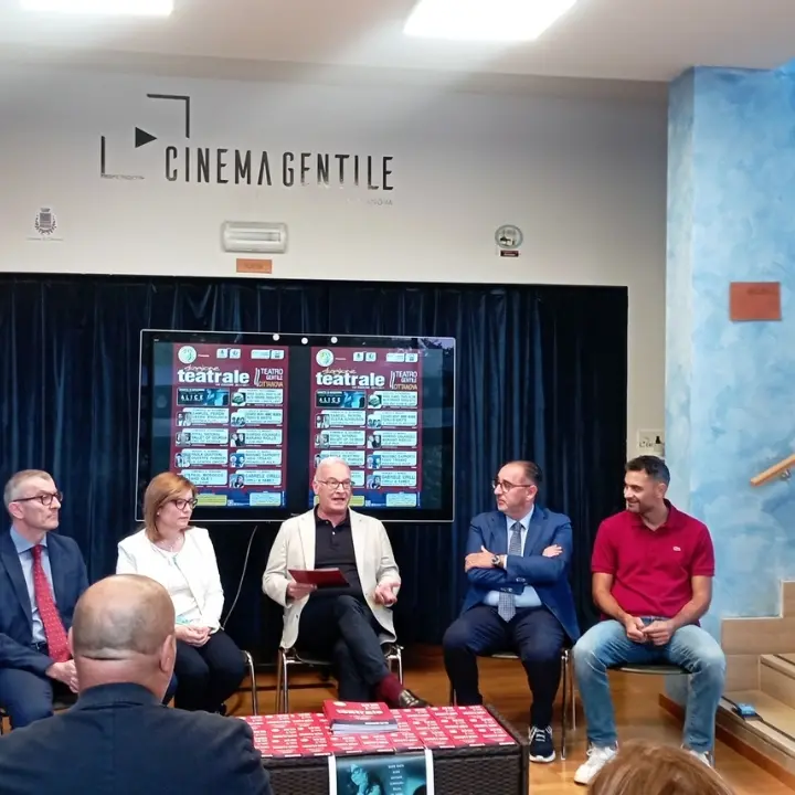 Cittanova, presentata la XXI stagione teatrale del teatro “Gentile”, organizzata dall’associazione culturale Kalomena