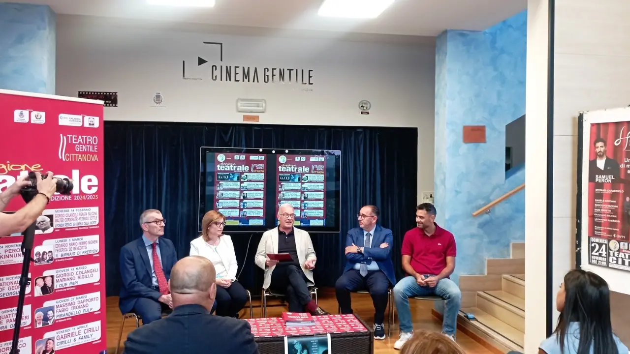 Cittanova, presentata la XXI stagione teatrale del teatro “Gentile”, organizzata dall’associazione culturale Kalomena