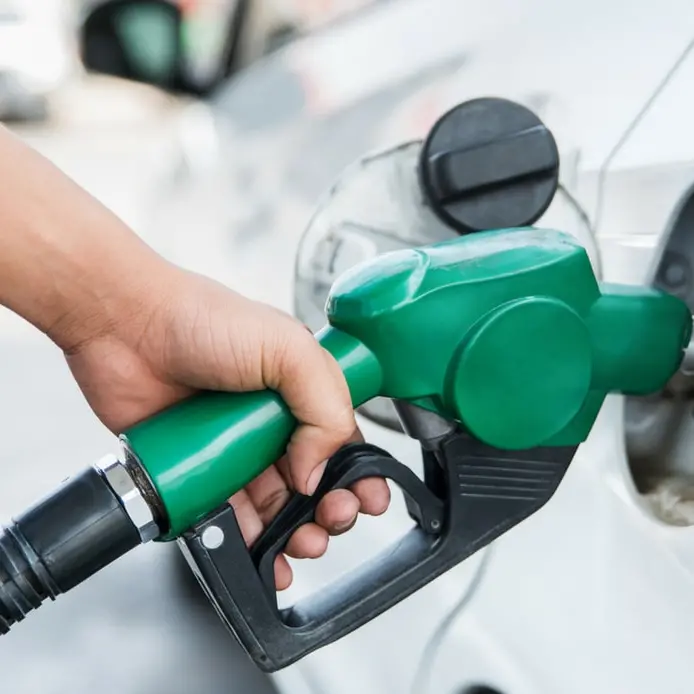 Benzina e diesel alle stelle, il governo corre ai ripari: accise mobili troppo lente, indagini su possibili speculazioni\n
