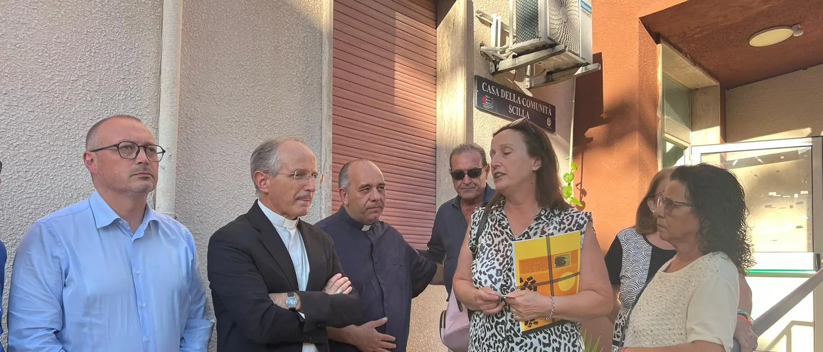 Ospedale Scillesi d'America, porte sbarrate al Vescovo in visita al nosocomio: strali contro Di Furia