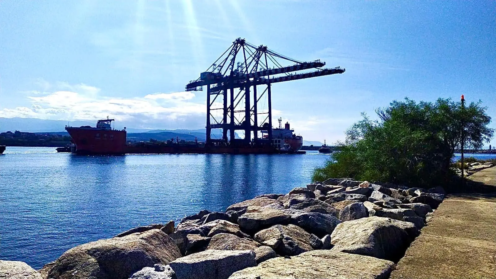 Porto di Gioia Tauro, arrive le ultime due nuove gru di banchina