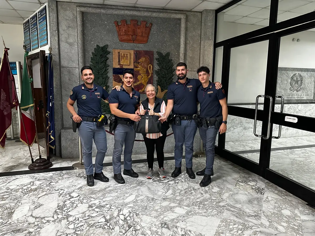 Reggio, ruba la borsa a una donna anziana: 19enne arrestato dalla polizia di Stato
