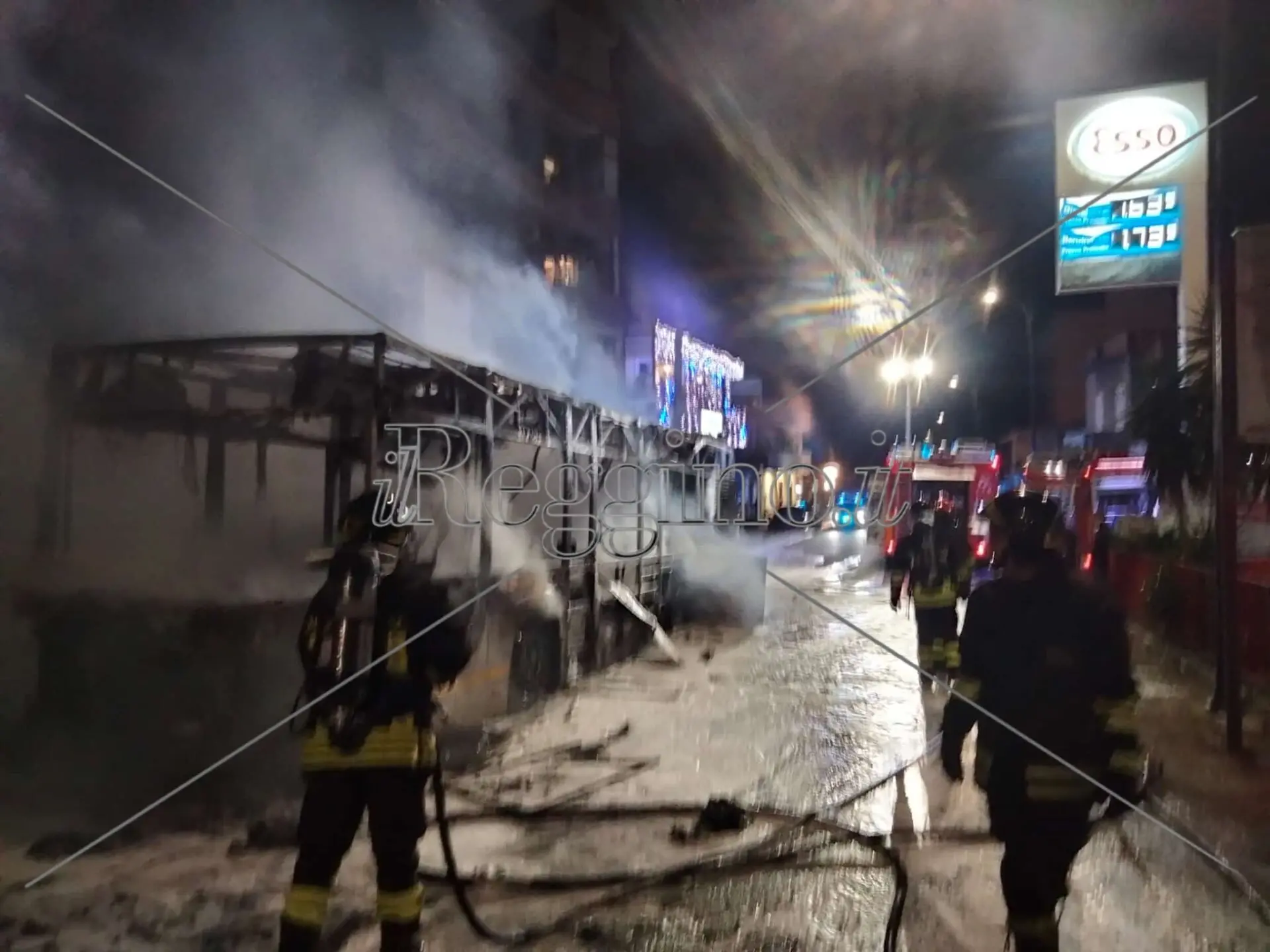Reggio, incendio bus nella notte ad Archi: Atam avvia le verifiche per accertare le cause