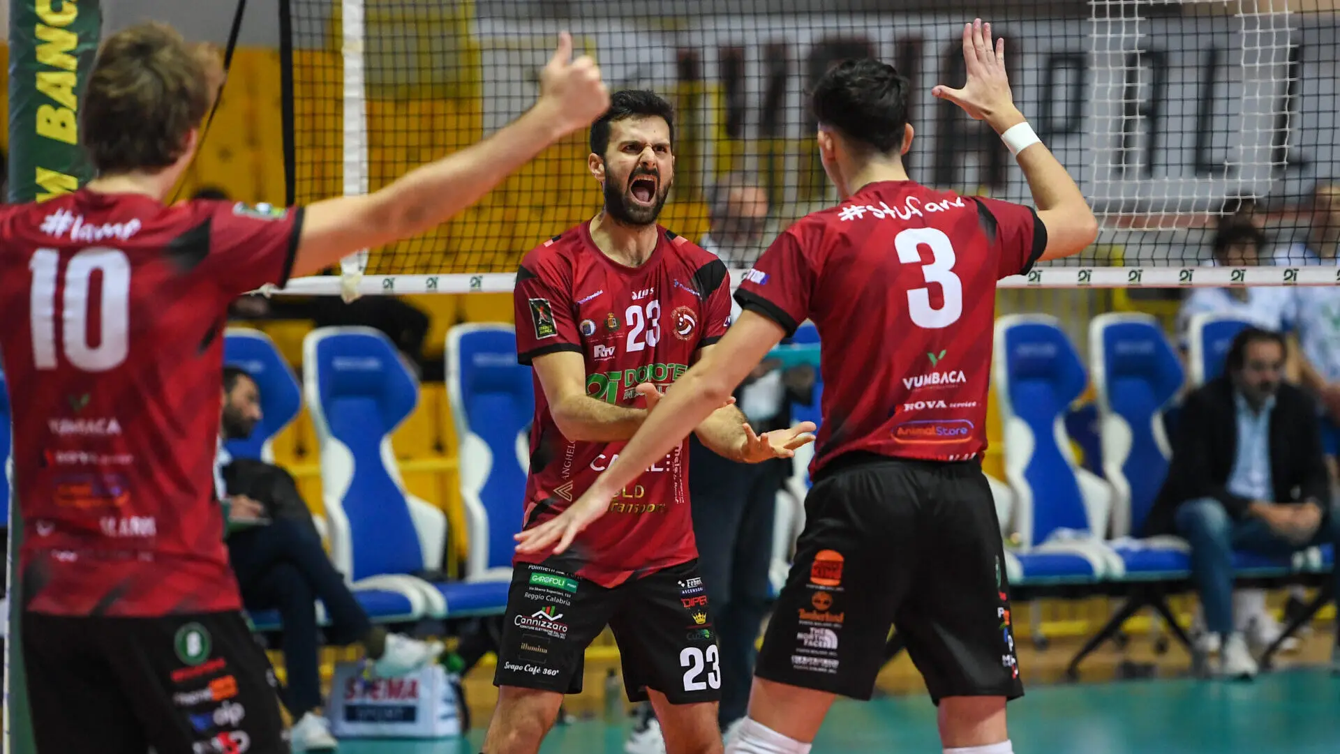 Volley, Lazzaretto protagonista: vittoria decisiva e pubblico da favola per la Domotek