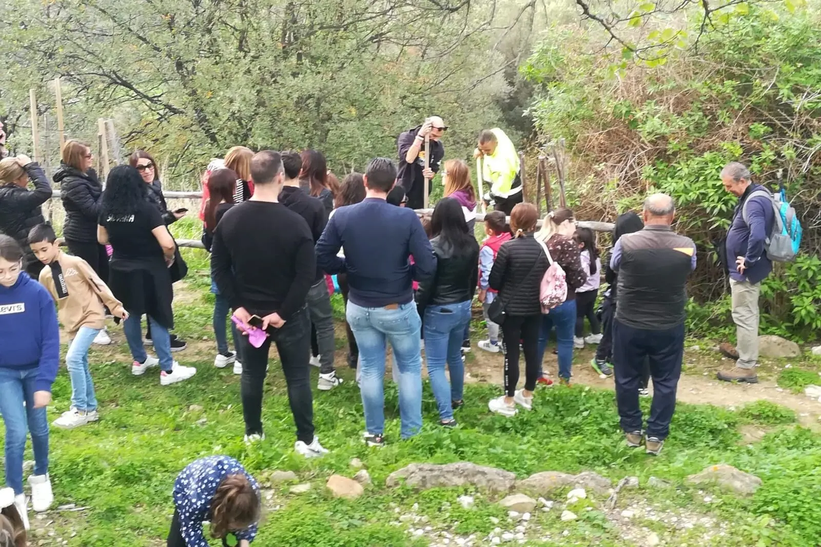 Brancaleone celebra la festa degli alberi: sei nuovi alberi da frutto e un omaggio alla memoria