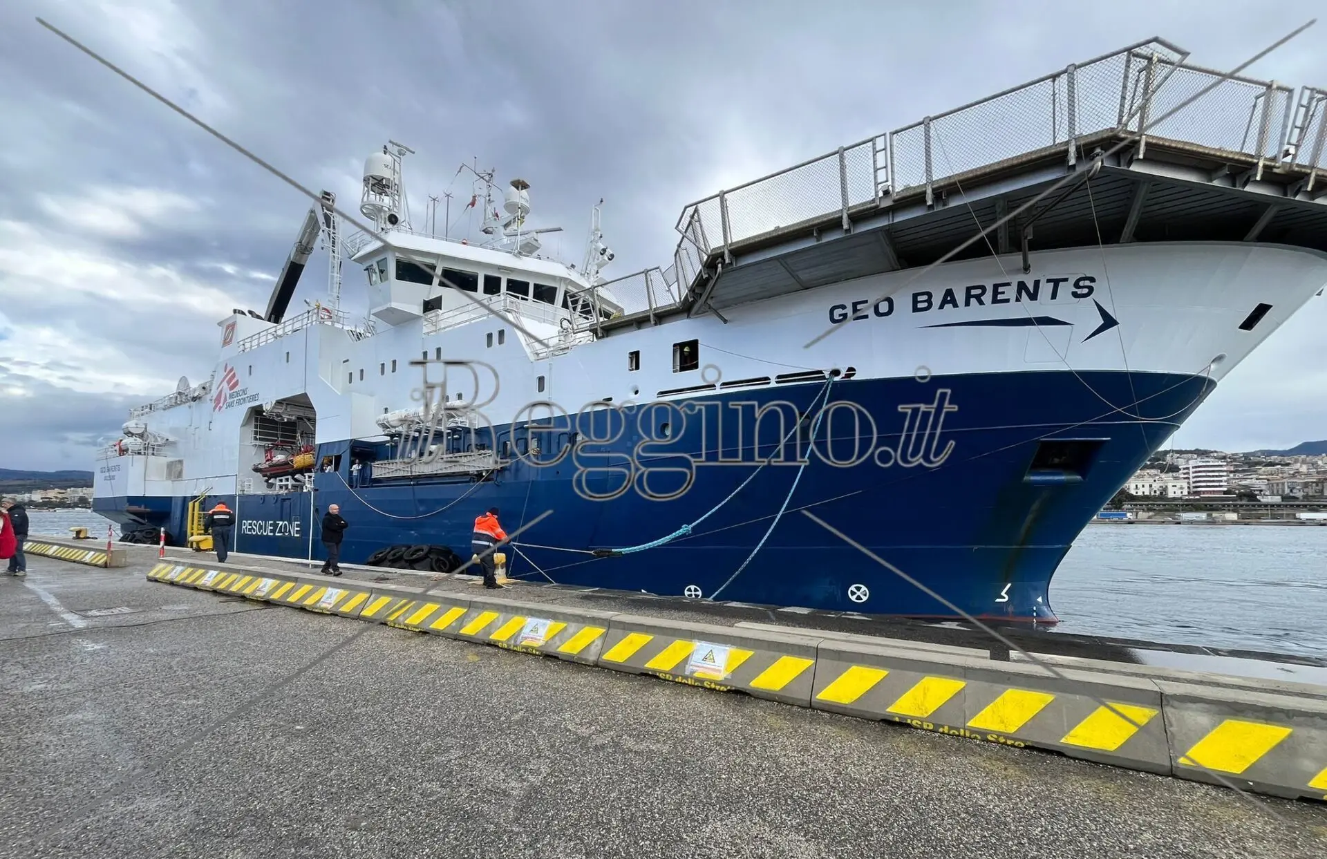 Reggio, attracca la nave Geo Barents con a bordo oltre 80 migranti, di cui oltre una trentina di minori non accompagnati
