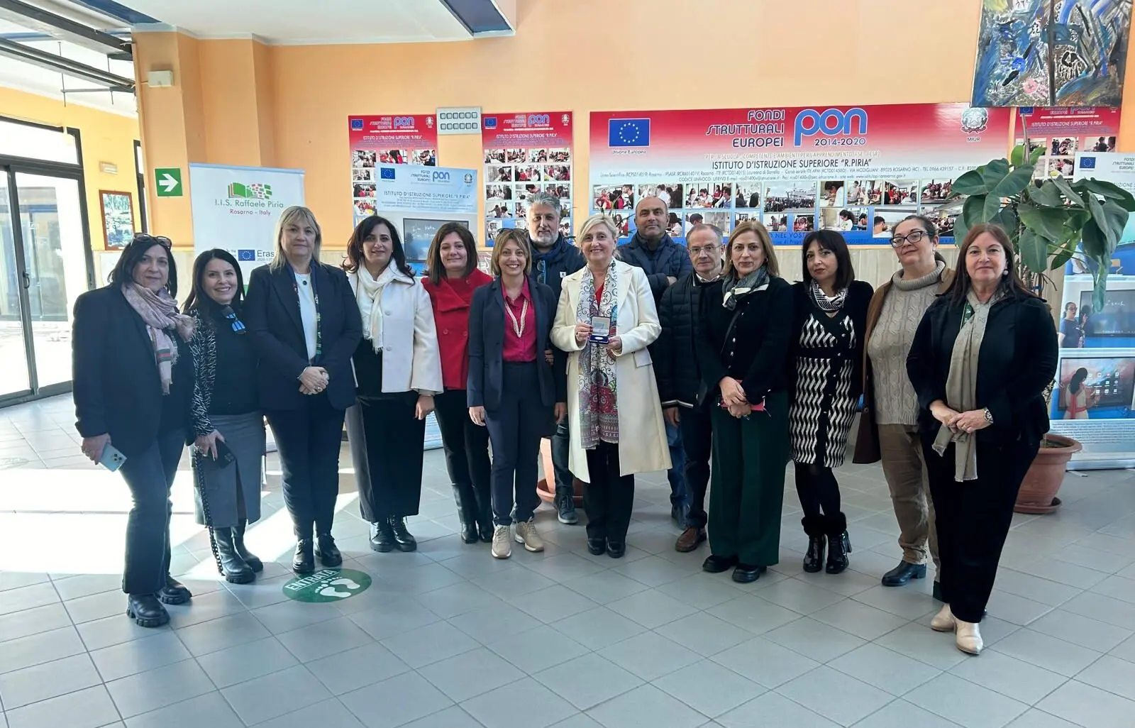 Medaglia di “Cavaliere Benemerito di Cittadinanza” al Dirigente Scolastico Mariarosaria Russo
