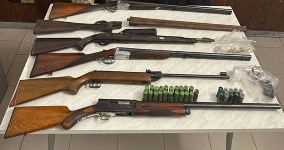 Melito, sequestro di armi e munizioni: tre persone denunciate