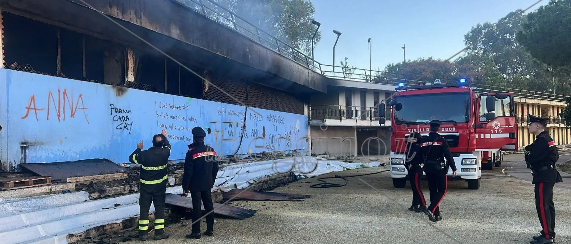 Reggio, in fiamme il lido comunale