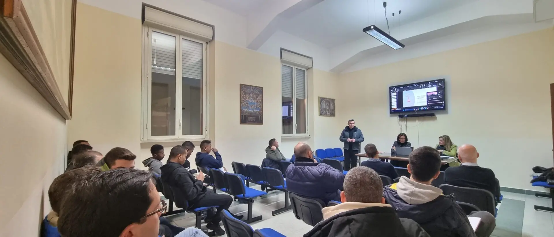 Giornata Internazionale contro la Violenza sulle Donne: la Chiesa riflette su prevenzione e cultura del rispetto