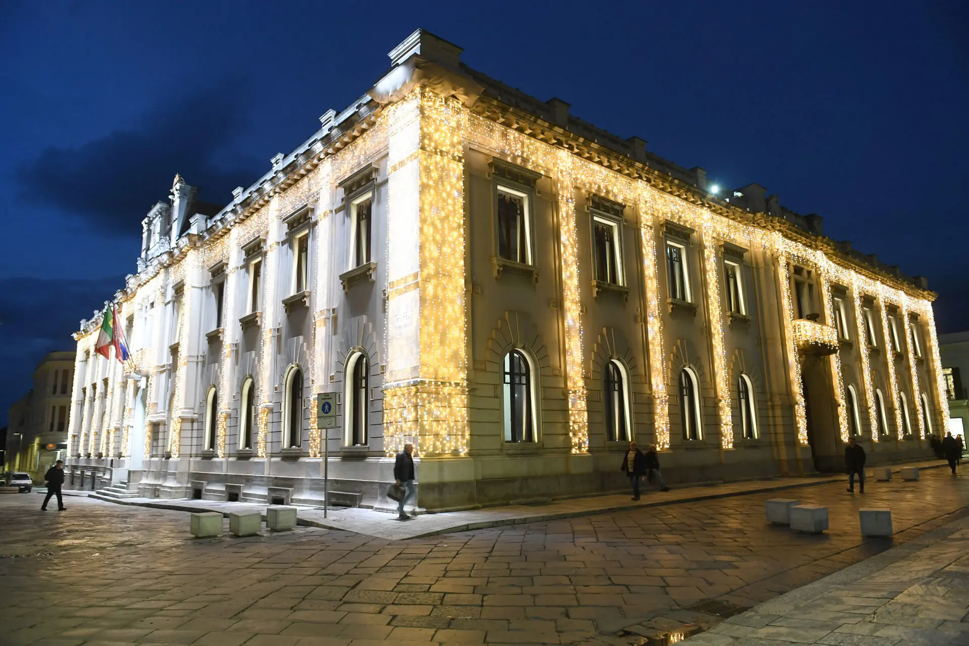 A Reggio Calabria in corso il montaggio delle luminarie: si parte già nel weekend