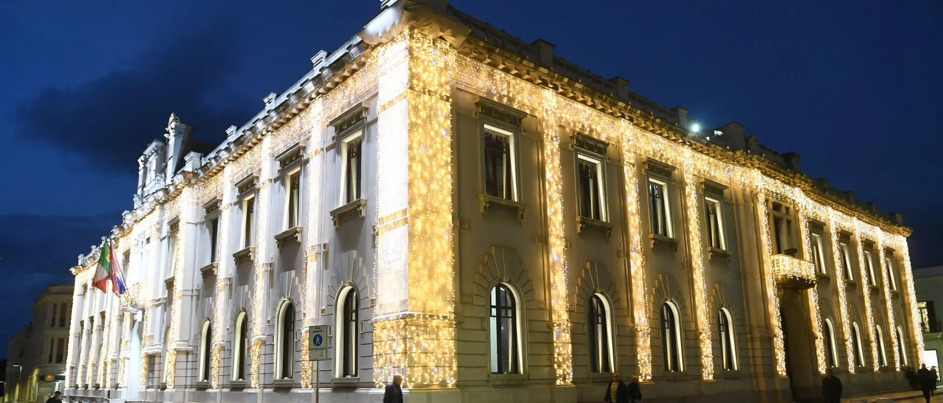 A Reggio Calabria in corso il montaggio delle luminarie: si parte già nel weekend