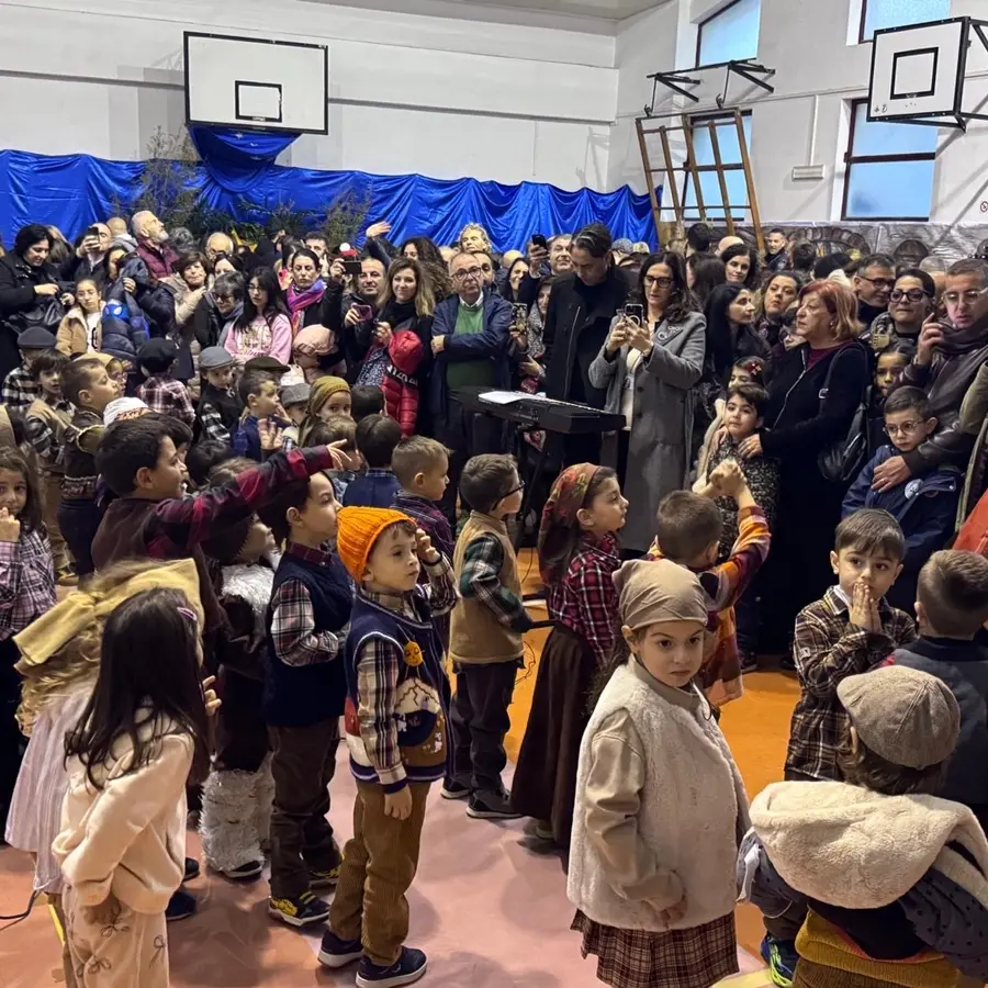 Reggio, inaugurato il presepe vivente al Carducci-Vittorino Da Feltre