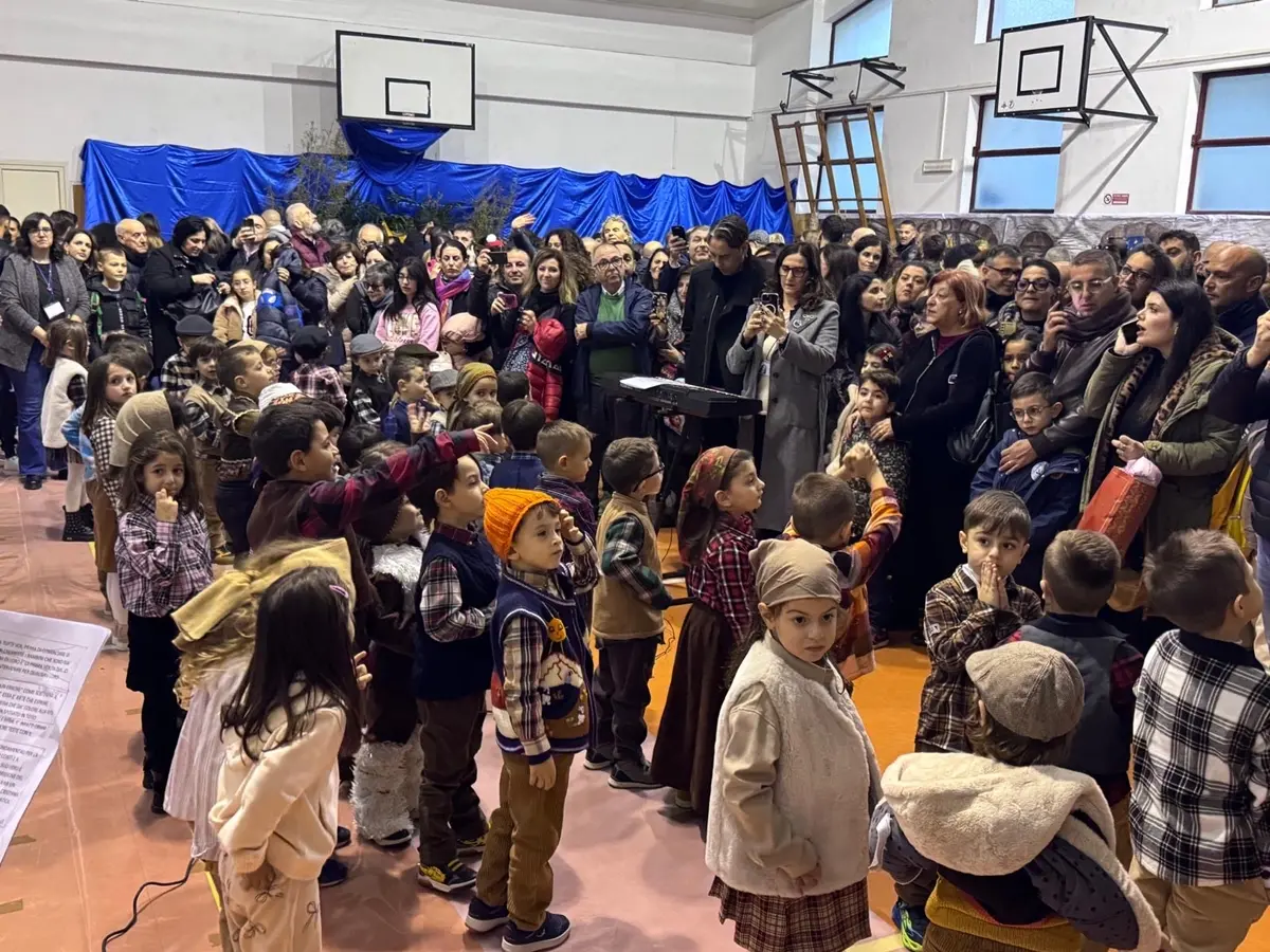 Reggio, inaugurato il presepe vivente al Carducci-Vittorino Da Feltre