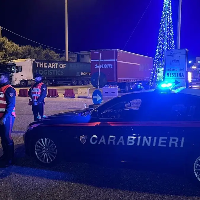 Circolazione a Villa, serrati controlli dei carabinieri: allarmante l'uso del cellulare durante la guida