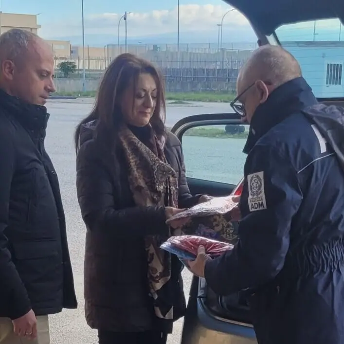 Gioia Tauro, donati 12mila capi di abbigliamento alle famiglie bisognose