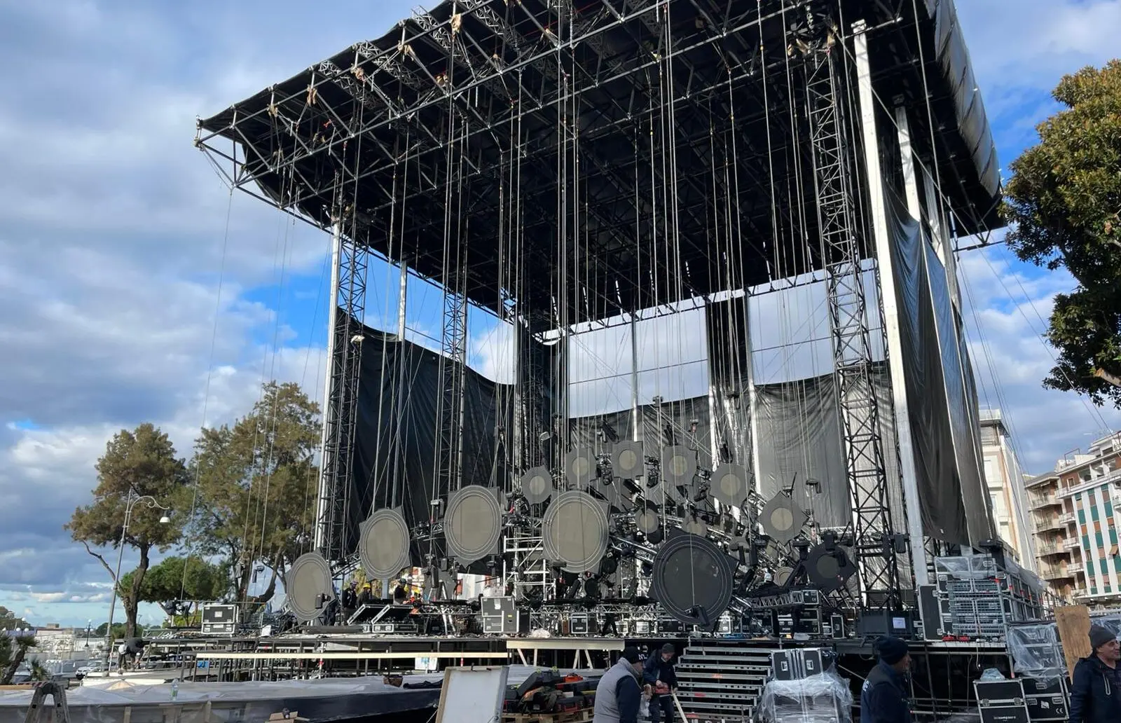 Capodanno Rai a Reggio Calabria, da Clementino ad Ermal Meta: ecco il cast al completo