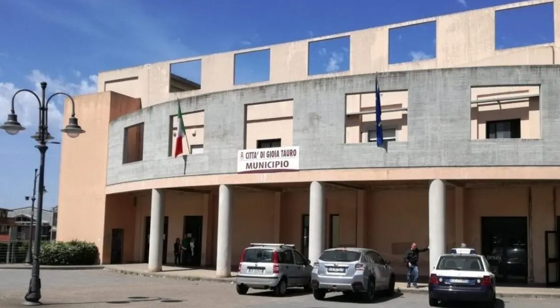 Gioia Tauro, l'opposizione diserta il Consiglio Comunale: «Protesta contro una maggioranza arrogante»