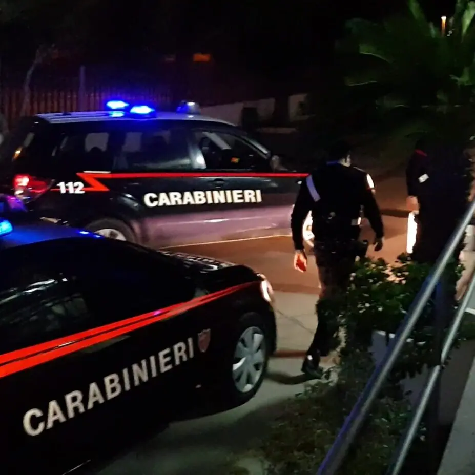 Carabinieri: a Sant’Agata del bianco 69enne arrestato, trovato con fucile e 67 cartucce
