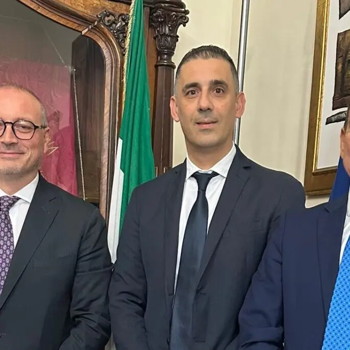 Reggio, il gruppo consiliare Red su piazza del Popolo: «Basta abusivi, giusta la destinazione parcheggio»