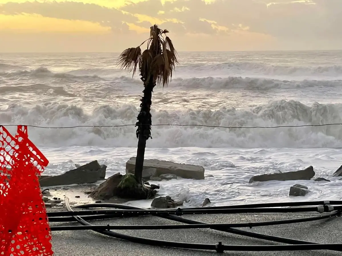 SiAmo Bovalino attacca l'Amministrazione: «Sul lungomare solo ritardi e varianti. Nessuna lezione da chi calpesta la democrazia»