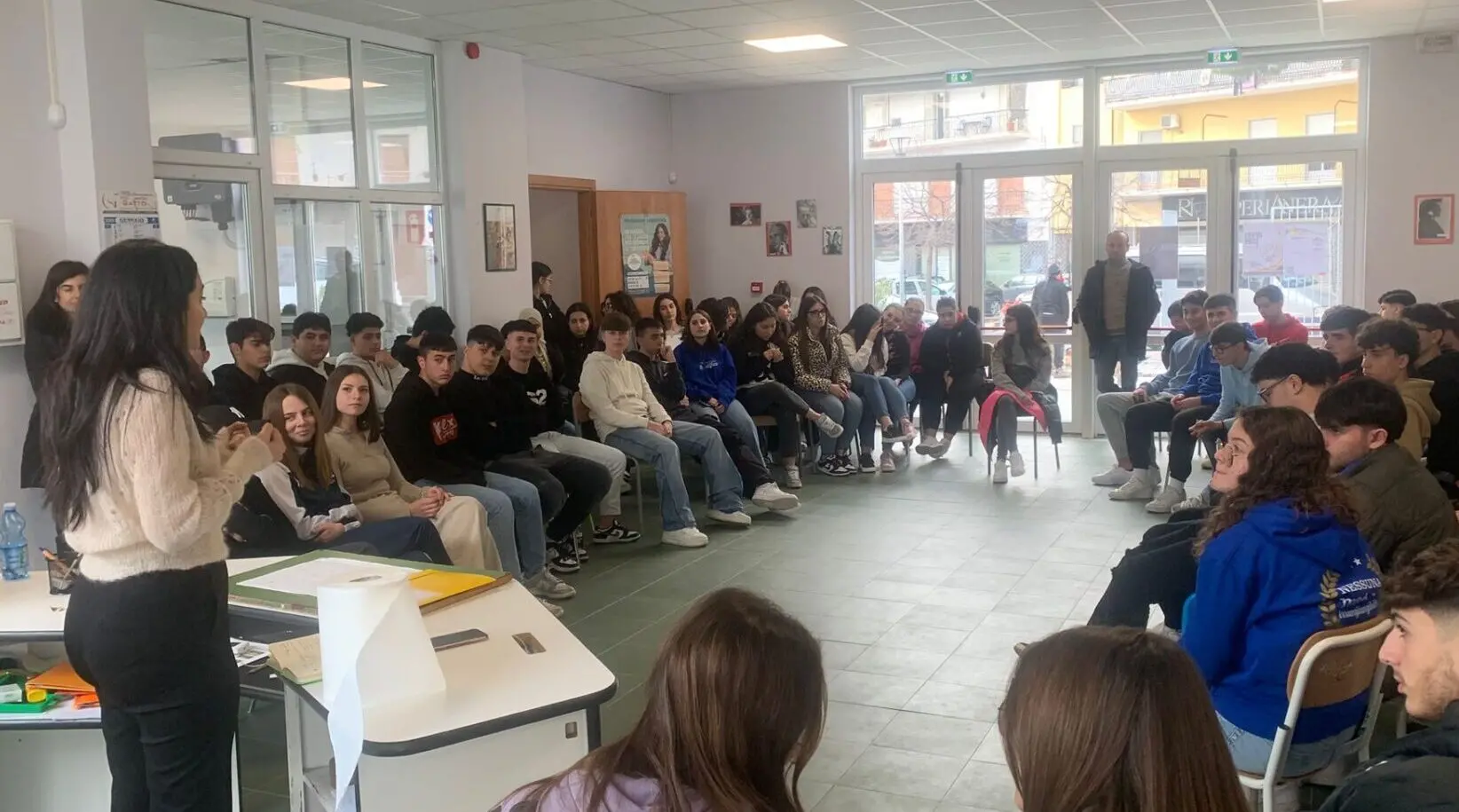 Locri, presso il Liceo Zaleuco presentato il progetto \"Scuola della Pace\"