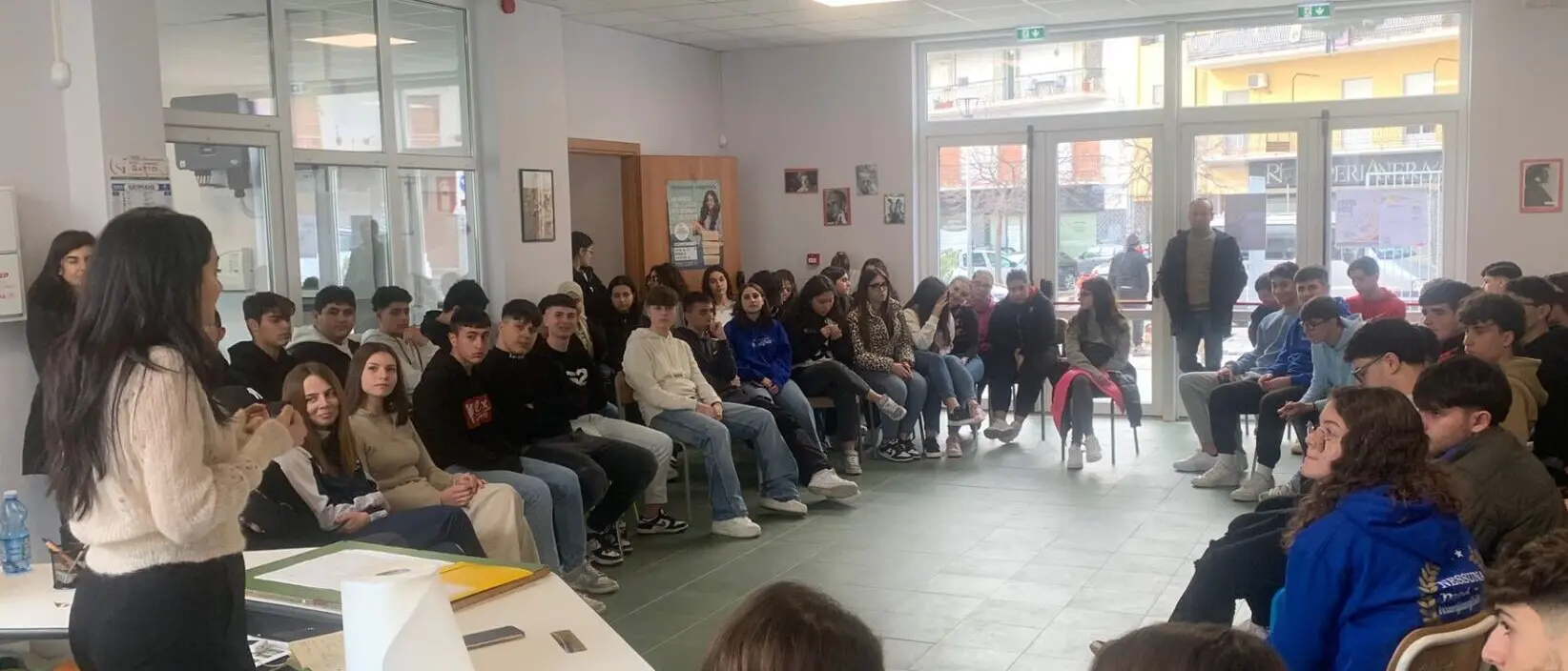 Locri, presso il Liceo Zaleuco presentato il progetto \"Scuola della Pace\"