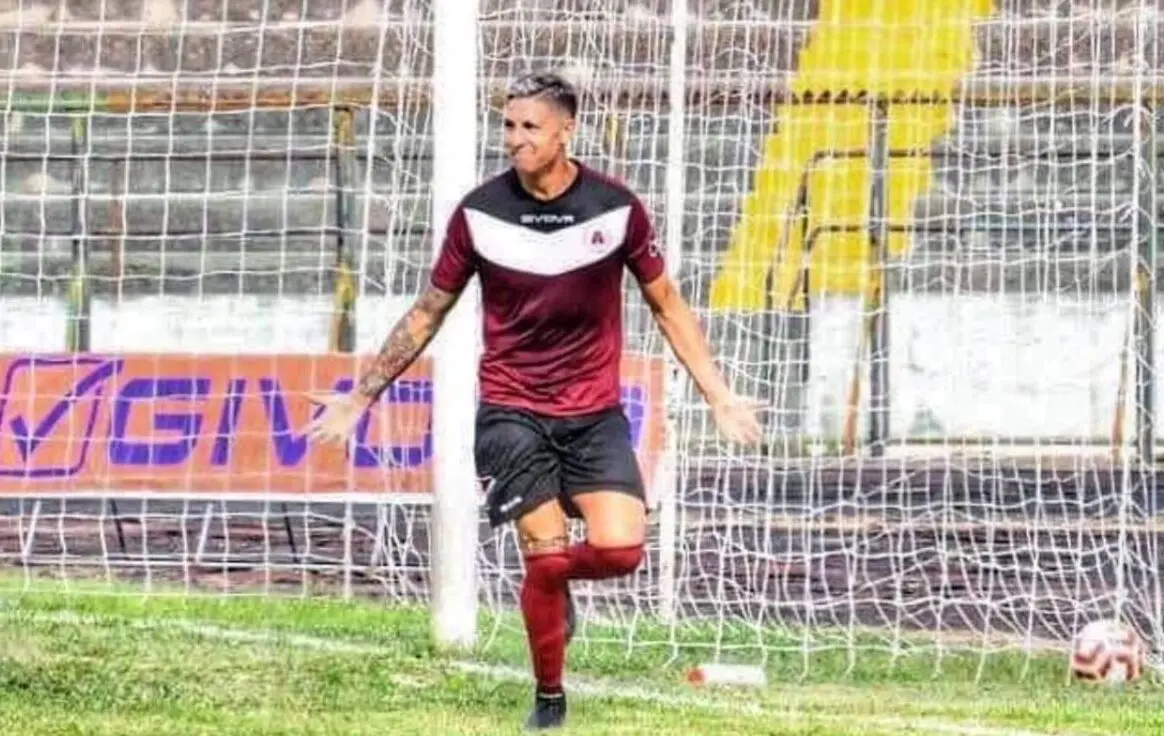 Slitta a domani la firma di De Felice per la Reggina. Il calciatore arriverà stasera in città