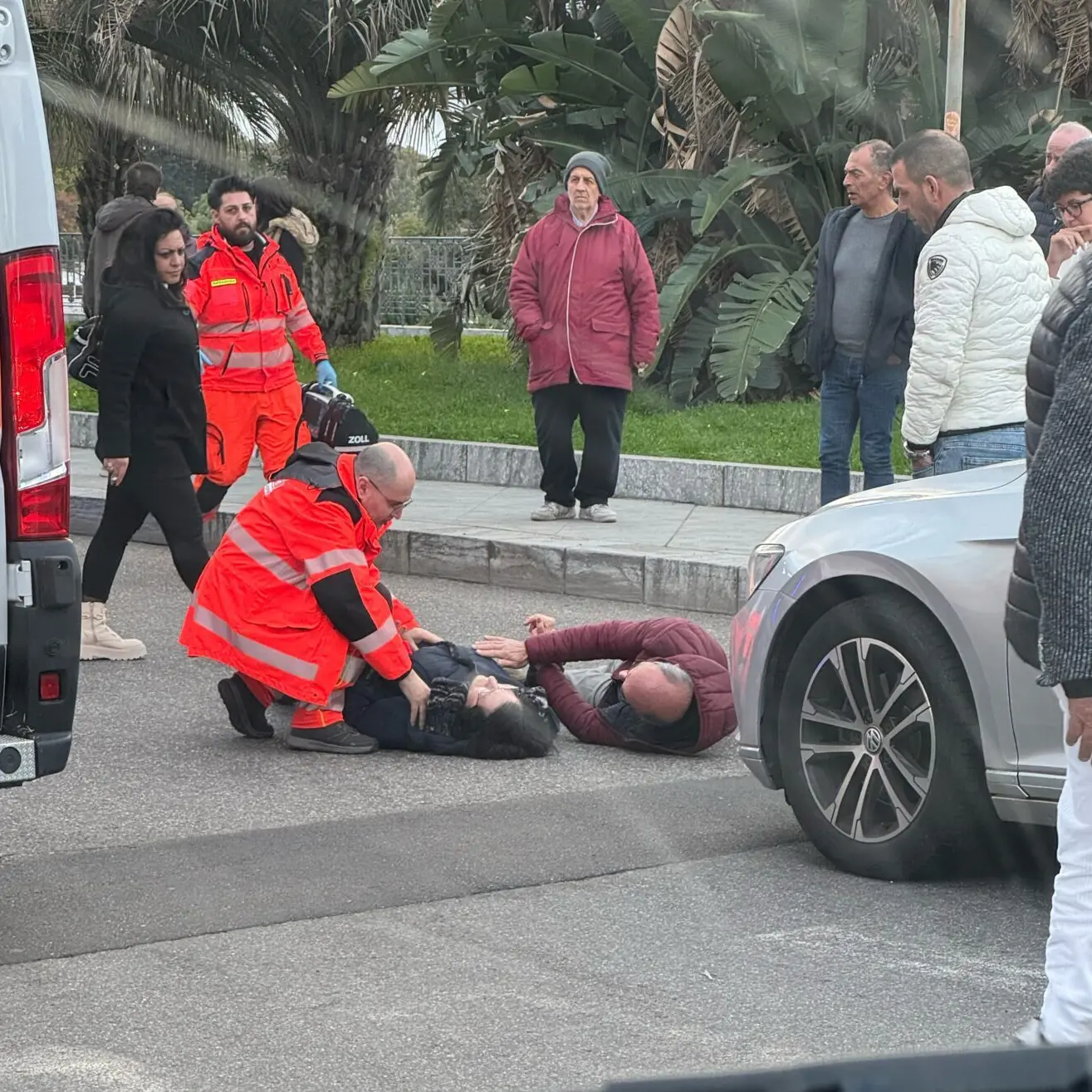 Reggio, auto investe due pedoni nei pressi dello svincolo del Porto